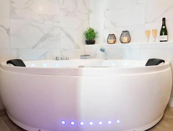 Majord'Home Spa 4*-L'Elegance-Balneo Vieille Ville 阿讷西 外观 照片
